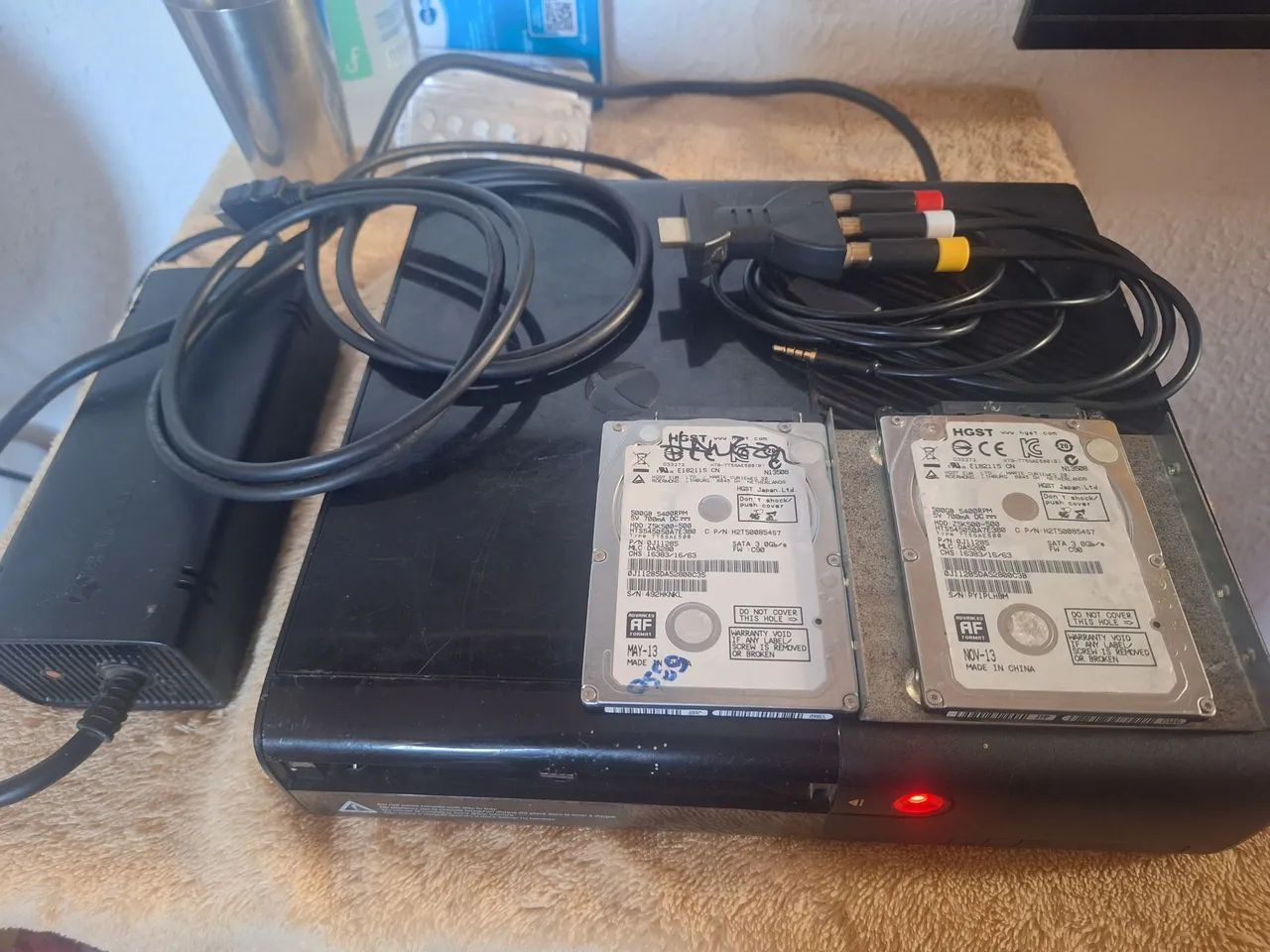 XBOX 360 E (SUPER SLIM) USADO COM LUZ VERMELHA (DEFEITO) - Foto 4