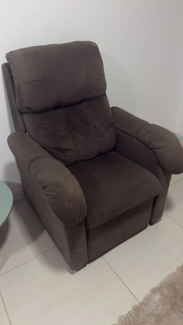 **Título:** Poltrona Reclinável Confortável - R$ 400,00 - Foto 3