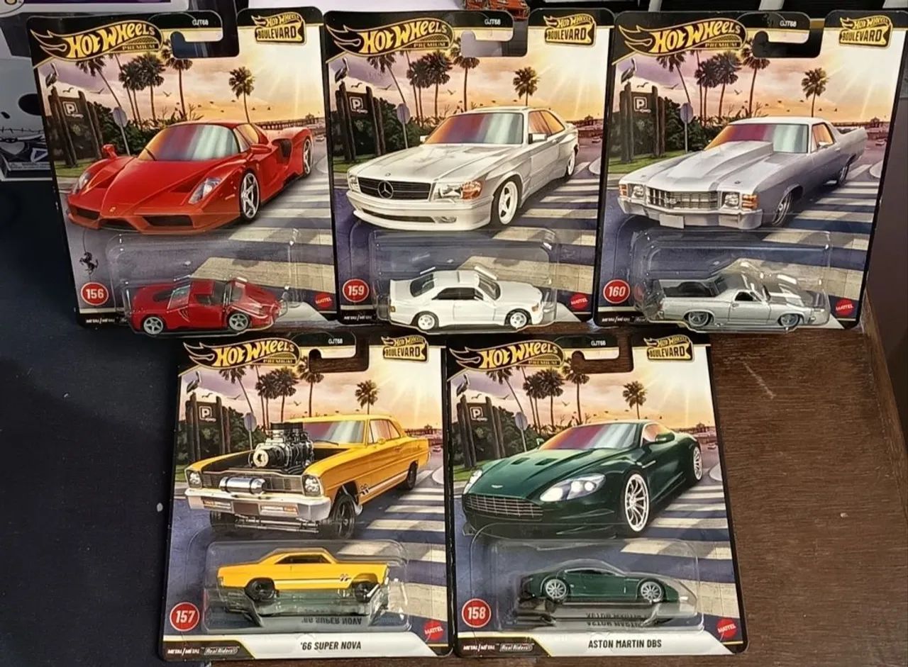 Set 5un Boulevard Ferrari Enzo - Hot Wheels Premium 