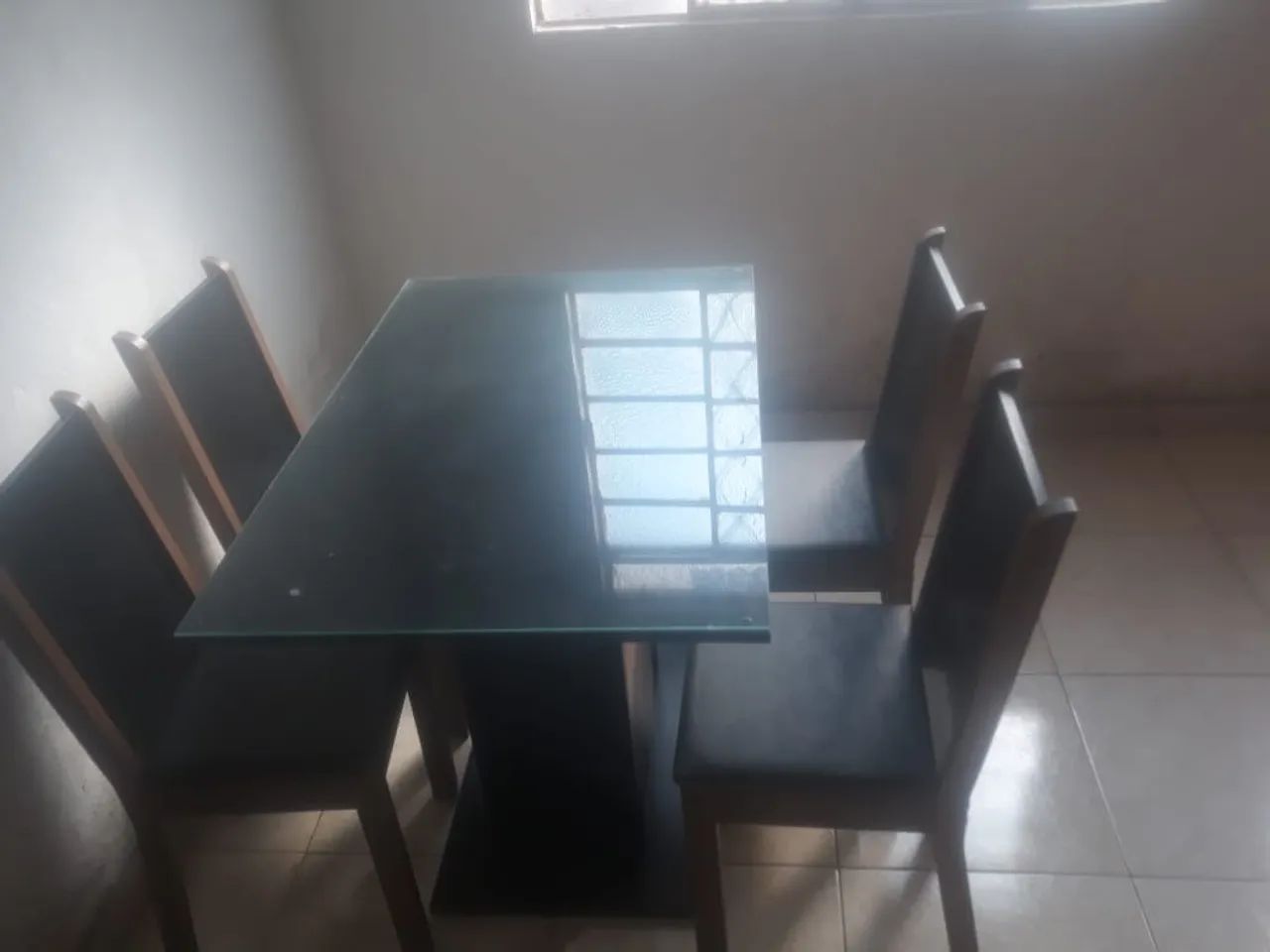 Vendo mesa 4 cadeiras  - Foto 2