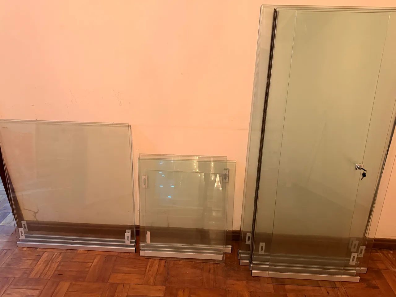 LOTE COM 33 VIDROS PARA VITRINE E EXPOSITORES - Foto 3