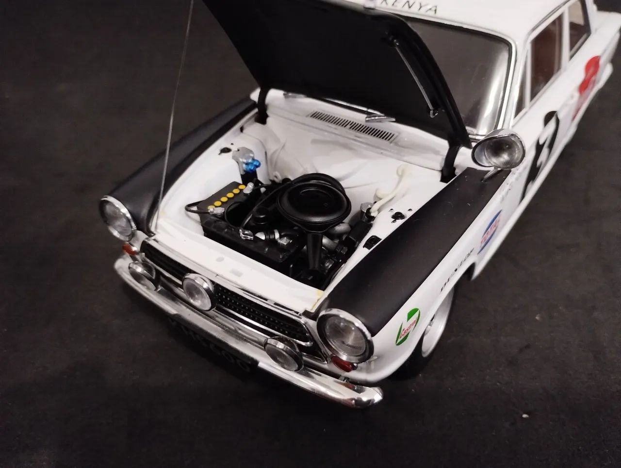 Miniatura antiga rara autoart 1/18 Ford Cortina Rally safari Kenya