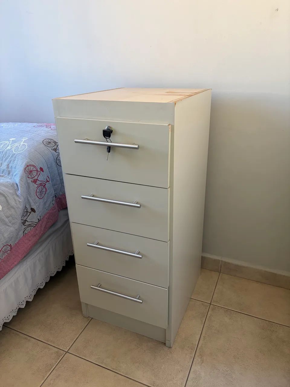 Gaveteiro em perfeito estado 