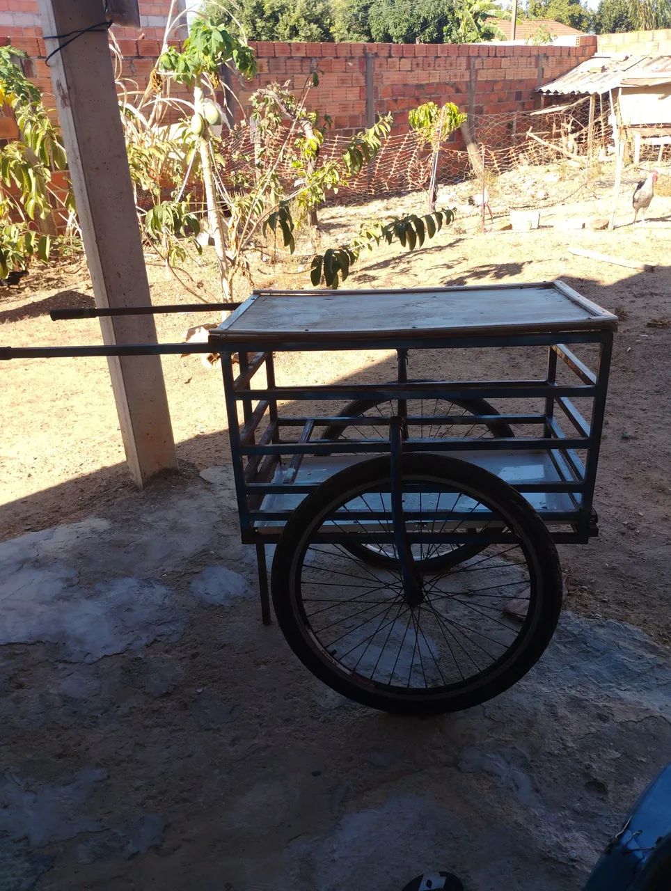 Vendo carrinho de carga reforçada com 2 rodas - Foto 3
