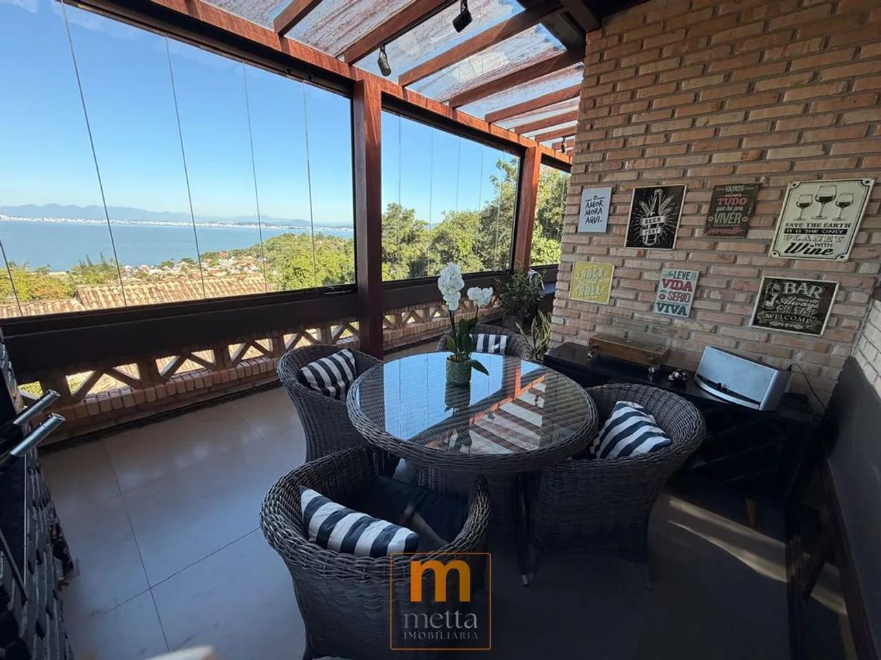 Casa com 4 dormitórios sendo 1 suíte com vista 180º para mar no Sambaqui - Foto 3