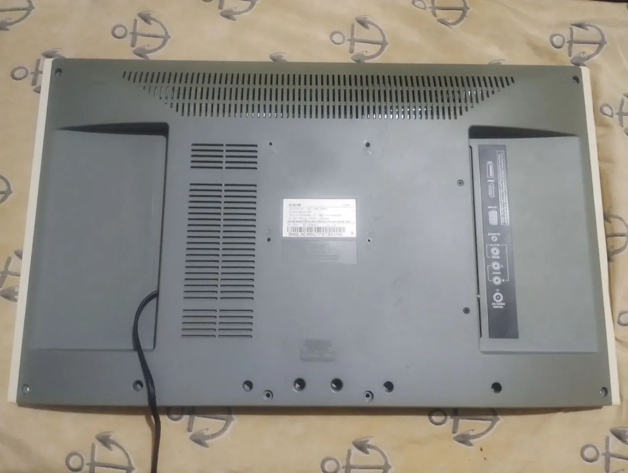 Tv cce 24 polegadas com defeito na placa  - Foto 4