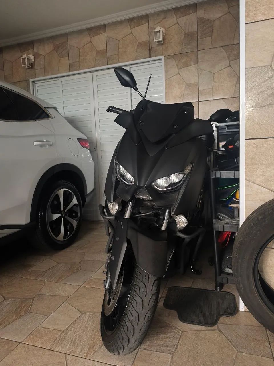 Vendo XMAX zerada de tudo 