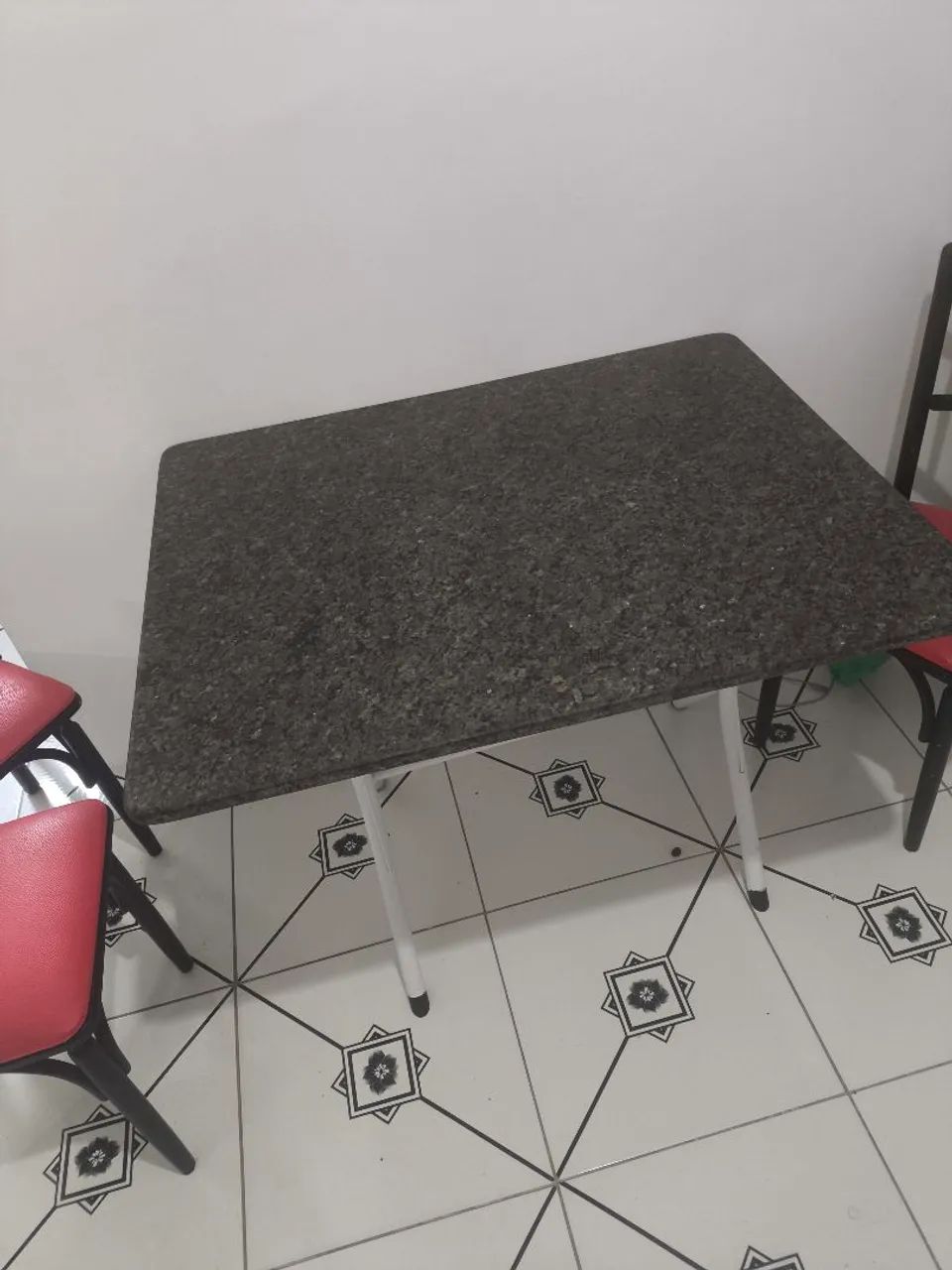 Mesa de granito com 3 cadeiras - Foto 2