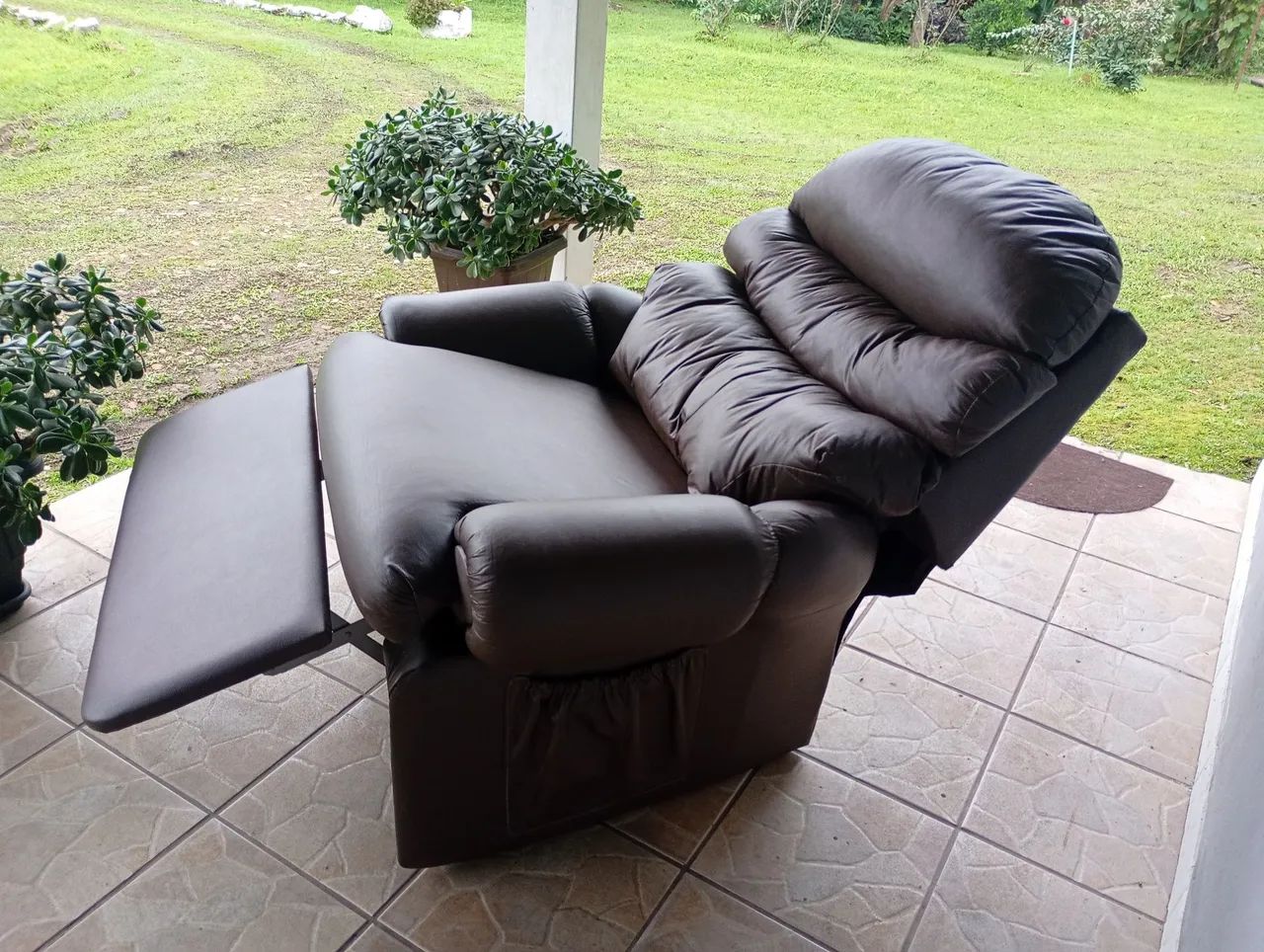 Poltrona reclinável confortável semi nova  - Foto 4
