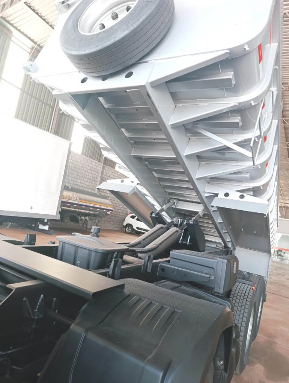 CARGO 2423 ano 2015, 8x2, caçamba. - Foto 4