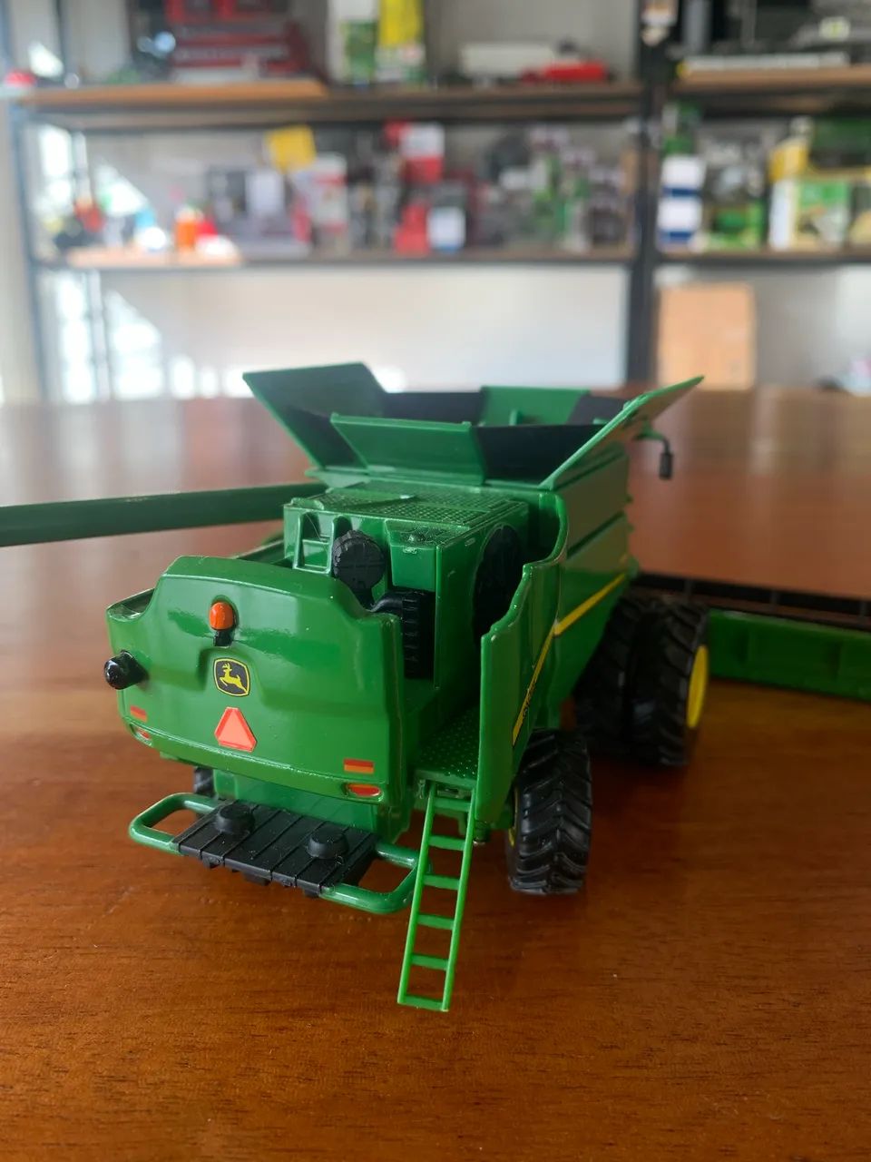 Miniatura colheitadeira John Deere S690 Authentics - Foto 4
