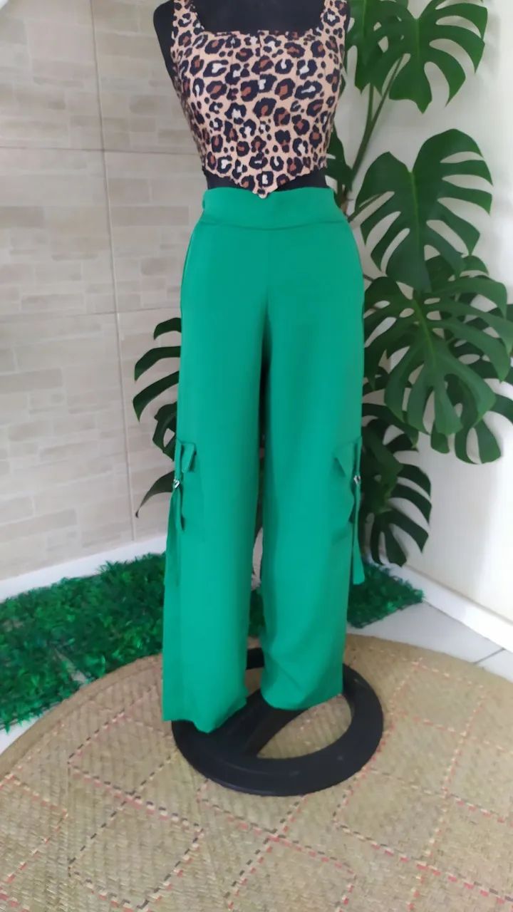 Calça cargo verde com elástico na cintura Tam M  - Foto 4