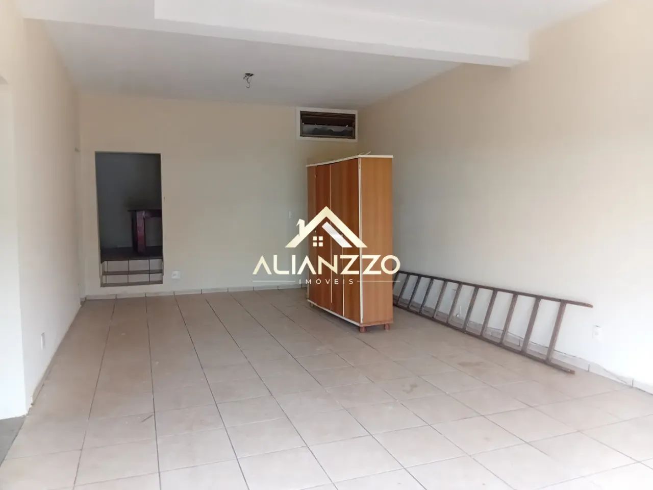 Sobrado Padrão Bairro Sumarézinho em Ribeirão Preto/SP. Alianzzo Imóveis.