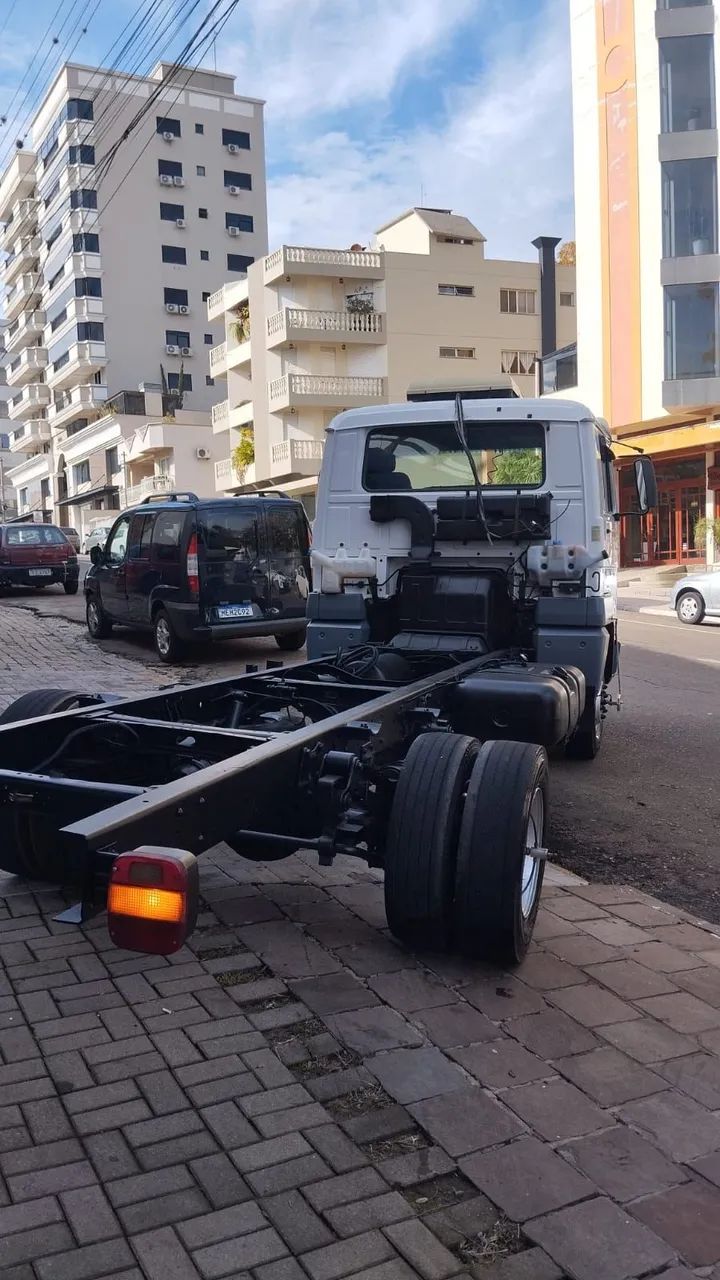 8-150 PLUS CUMMINS CHASSI - Foto 5