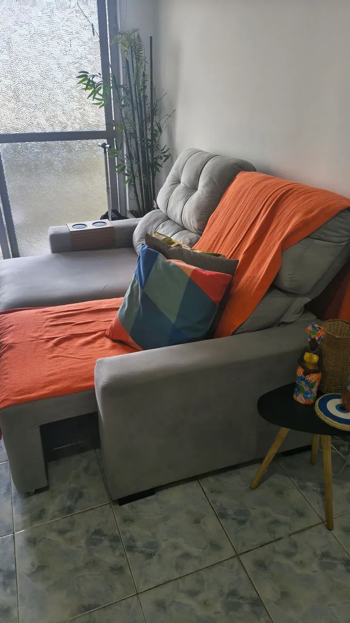 Sofá retratil 02 lugares cinza semi-novo  - Foto 4