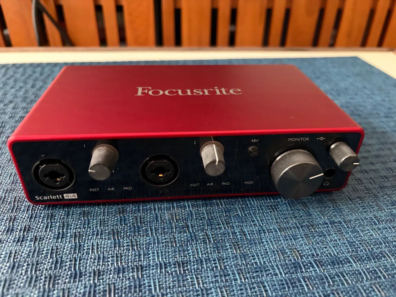 Focusrite 2i2 3 geracao + 2 mics shure sm-57 - Foto 2