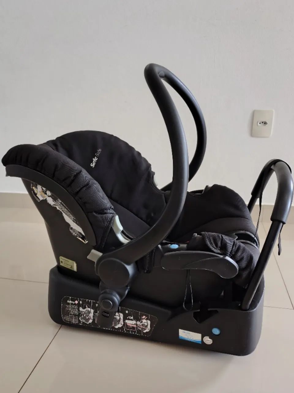 Carrinho bebê Safety 1st. Com bebê conforto e base / vira Moisés  - Foto 4