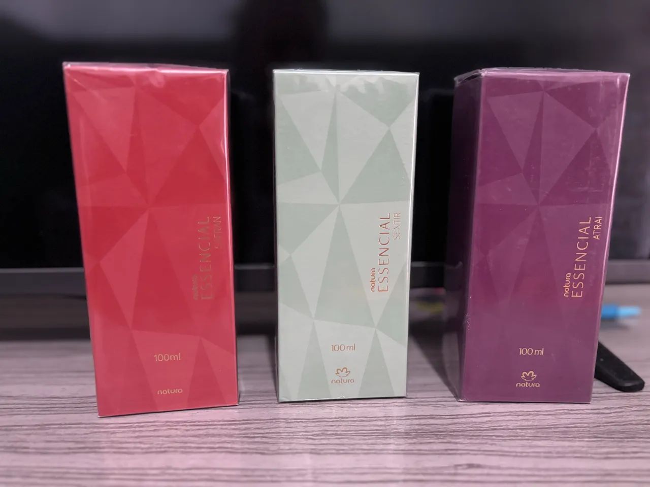 Perfume Essenciais feminino / 150 cada 