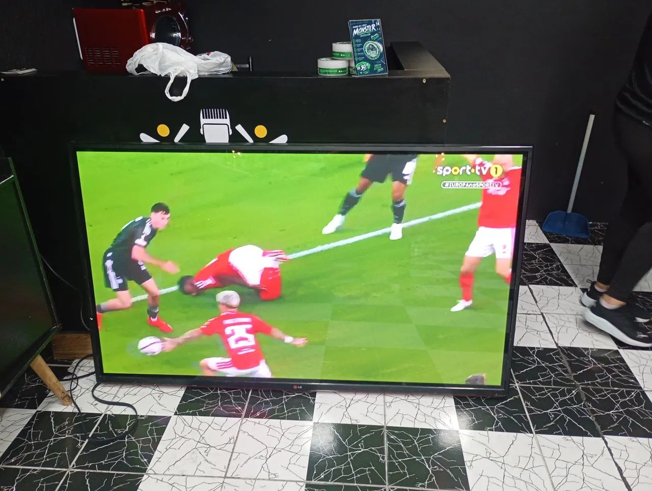 Vendo tv LG 65 polegadas top de linha em estado de nova conforme fotos obs não e smartv  - Foto 3
