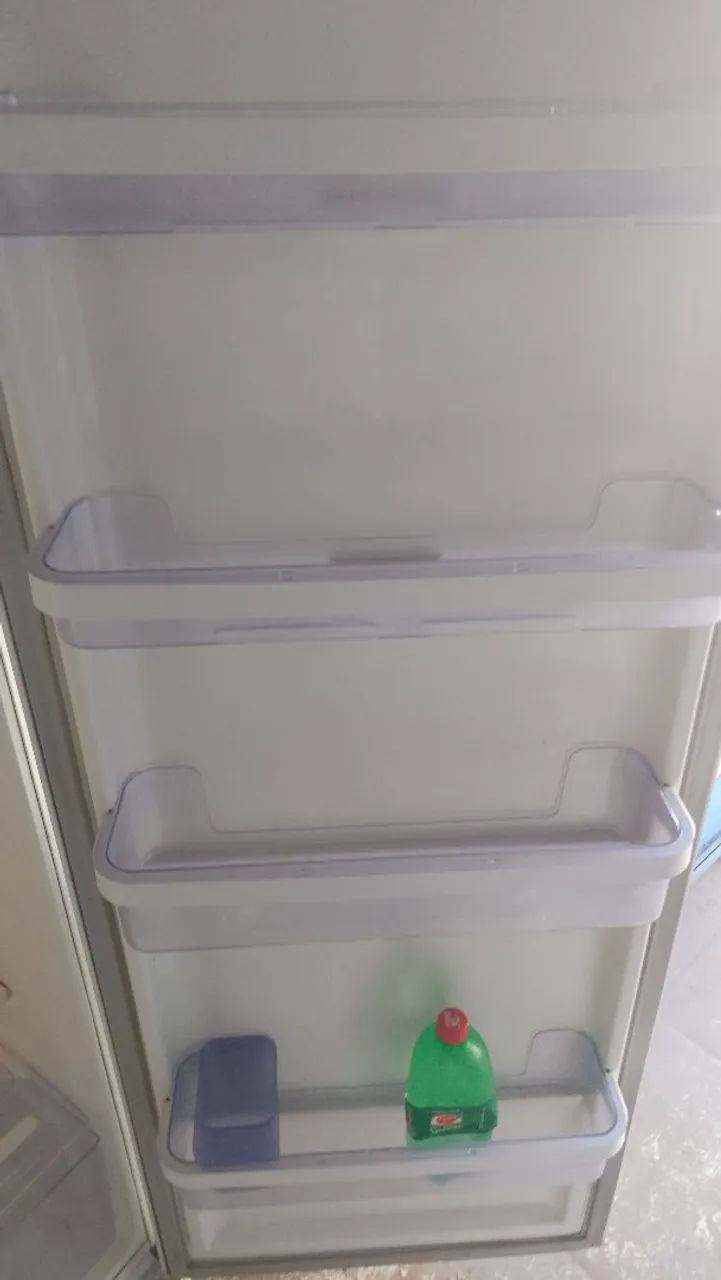 Vendo geladeira valor 700 reais - Foto 4
