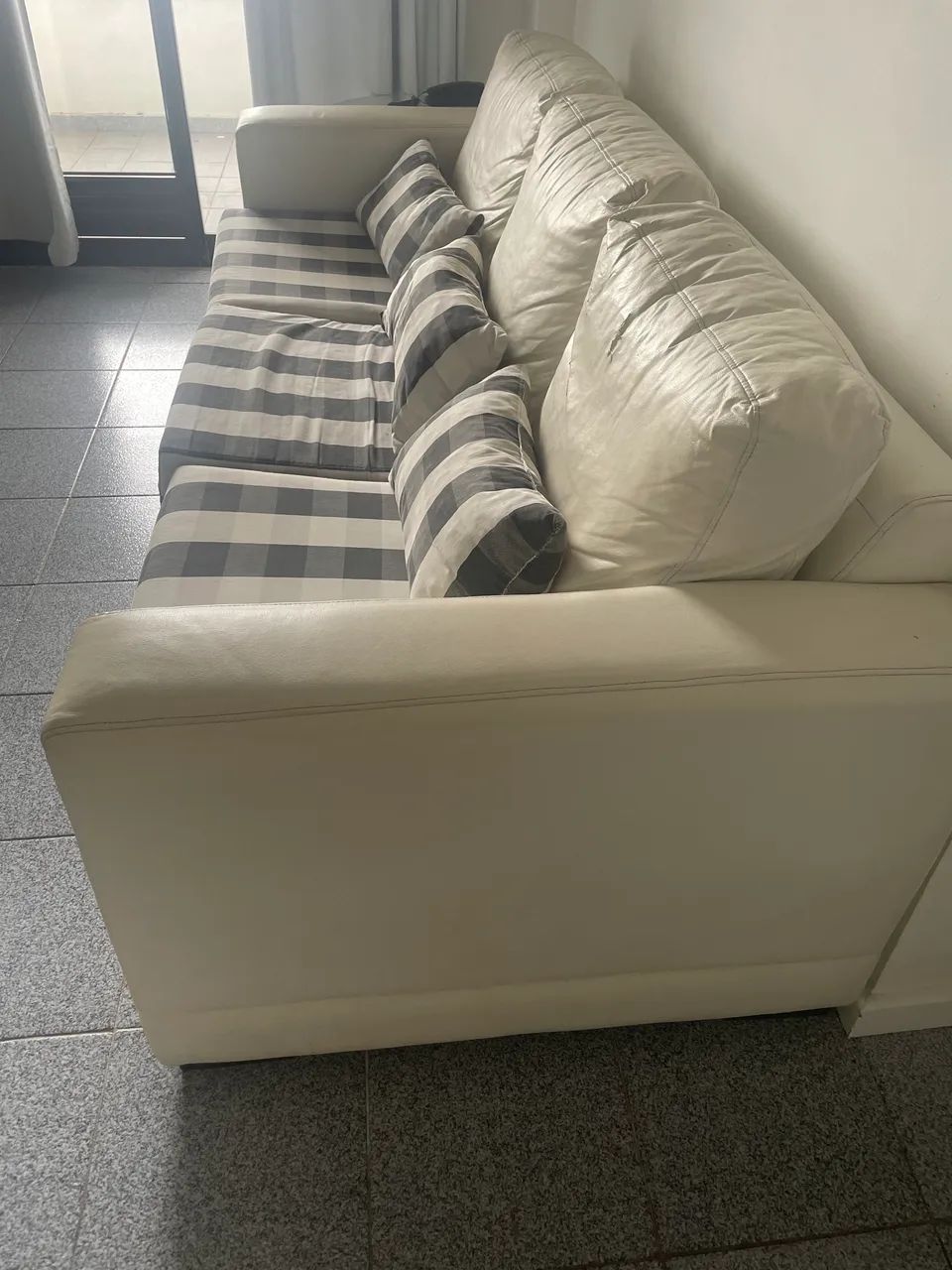 Sofá 3 lugares - Foto 2