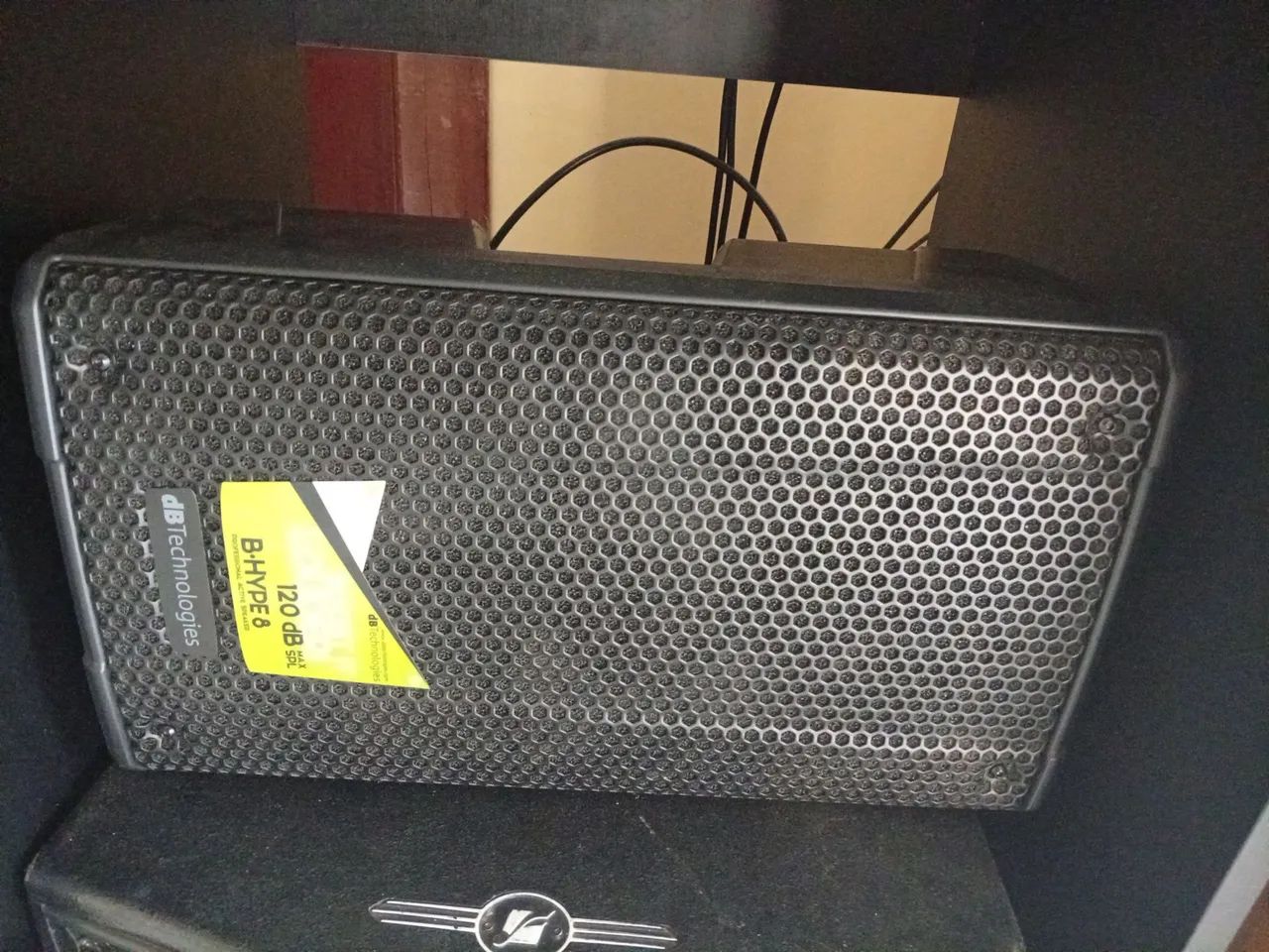 Aparelho de som com microfone e caixas mais 03 led e mesa - Foto 4