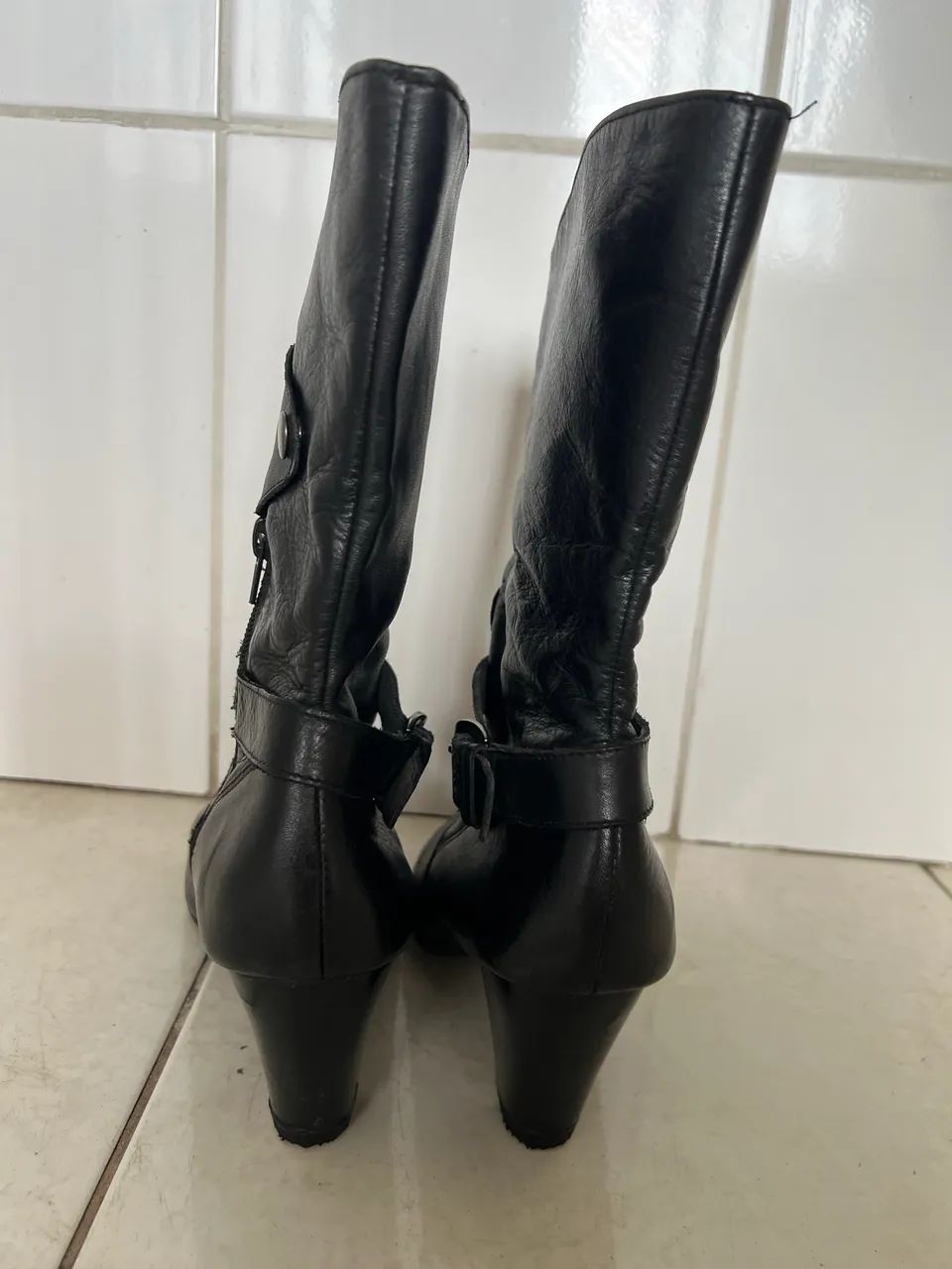 Bota de couro cano alto  - Foto 4