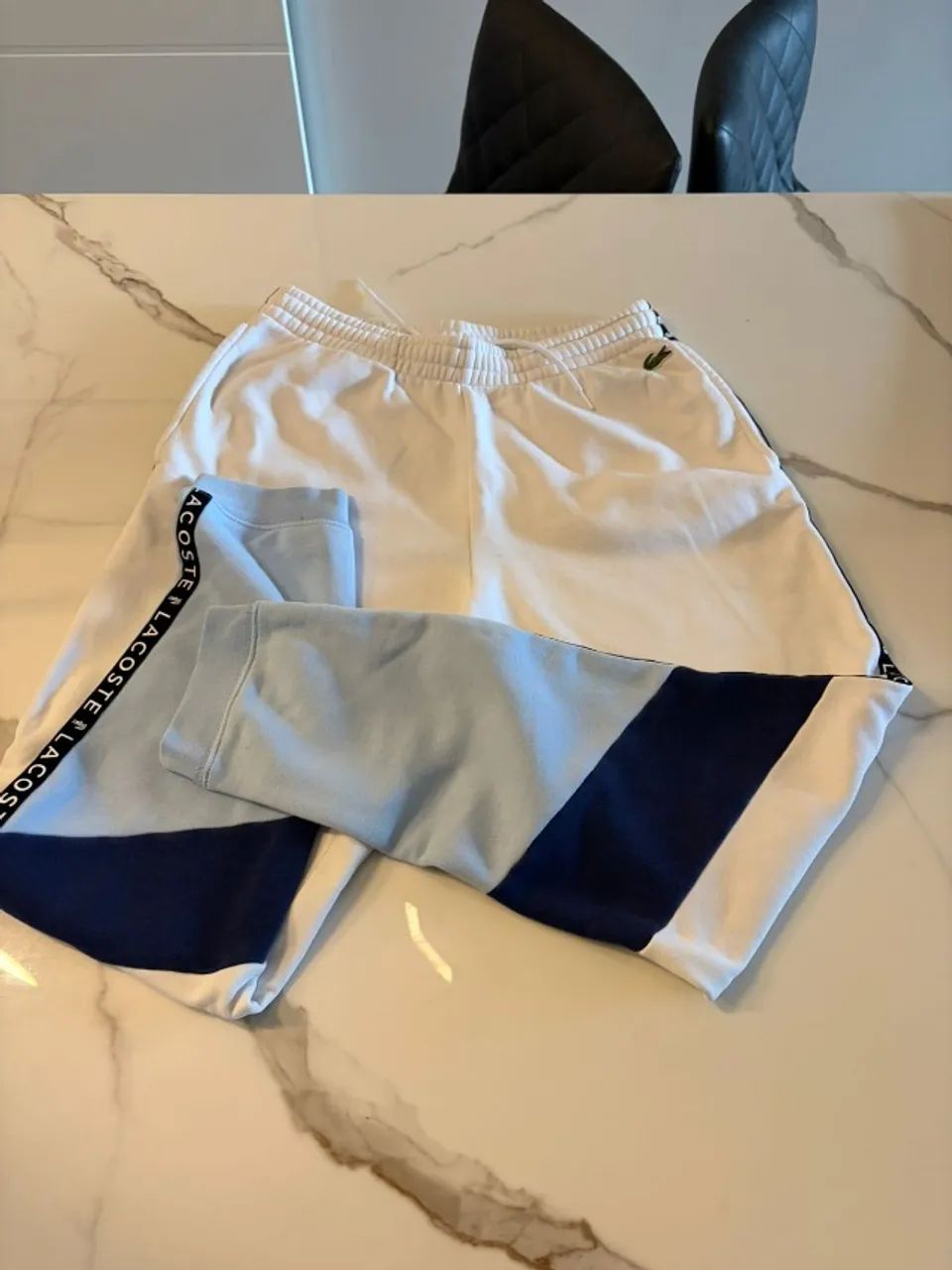 VENDO CALÇA LACOSTE ORIGINAL TAMANHO P