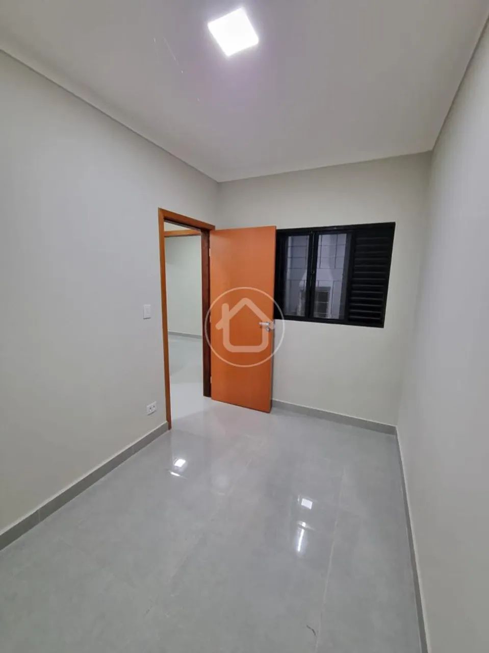 CASA COM 3 QTOS (1 SUITE )JD IMA REGIAO QUARTEL - Foto 2
