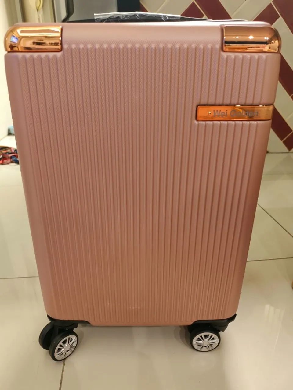 Mala de Bordo Abs, expansível e rodas 360º - R$ 180,00 - Foto 3