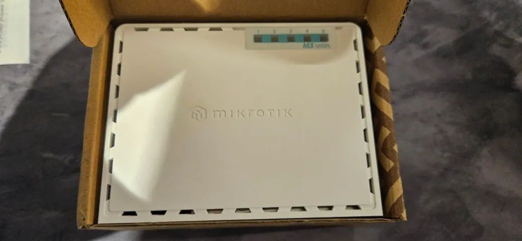 Roteador MikroTik RouterBOARD hEX RB750Gr3 - Foto 2