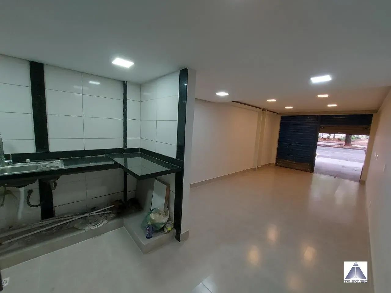 ALUGUEL, LOJA COM 54,50m2, NO FLORESTA! - Foto 3