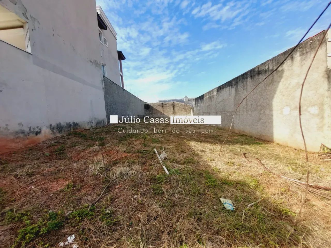 Terreno plano a venda com 300m²