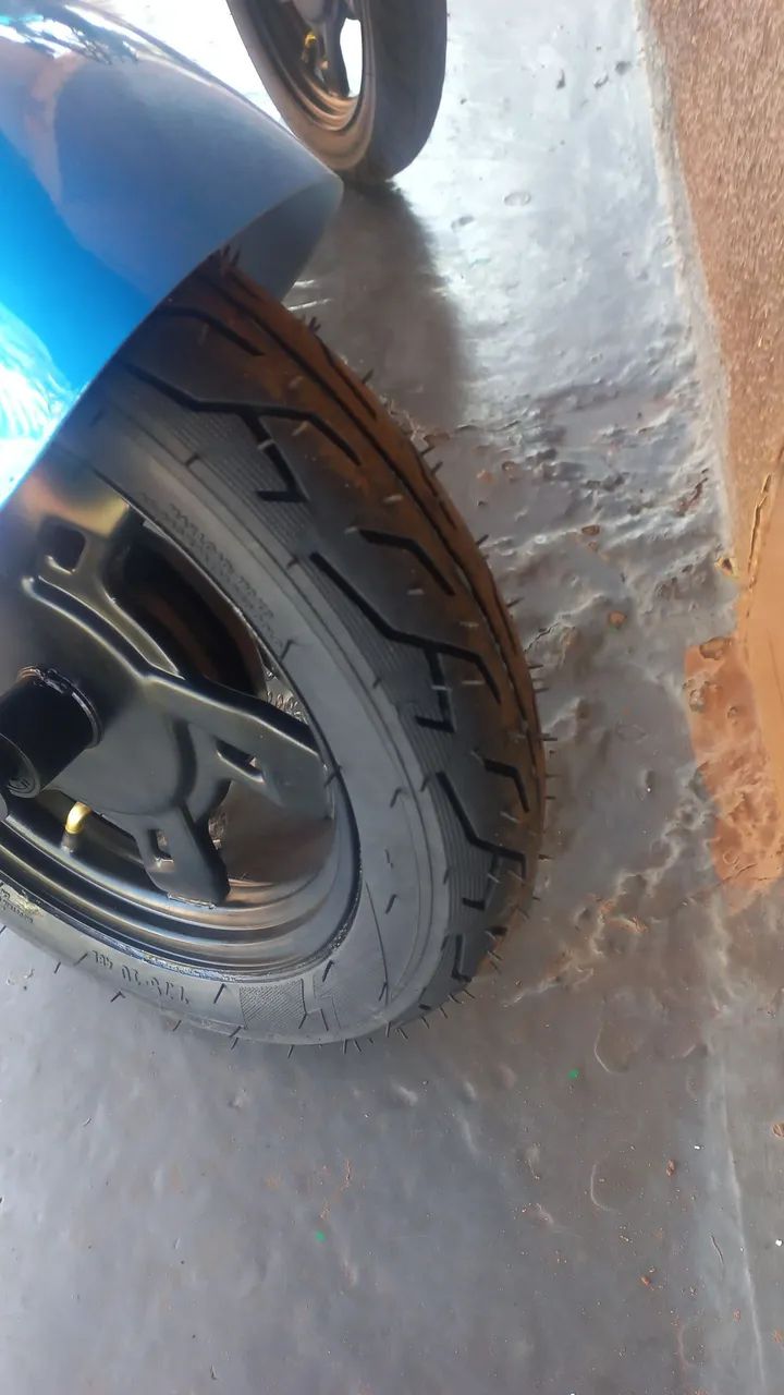Pneu de scooter colocado  - Foto 2