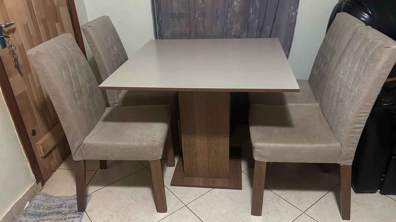 Mesa com 4 cadeiras  - Foto 2
