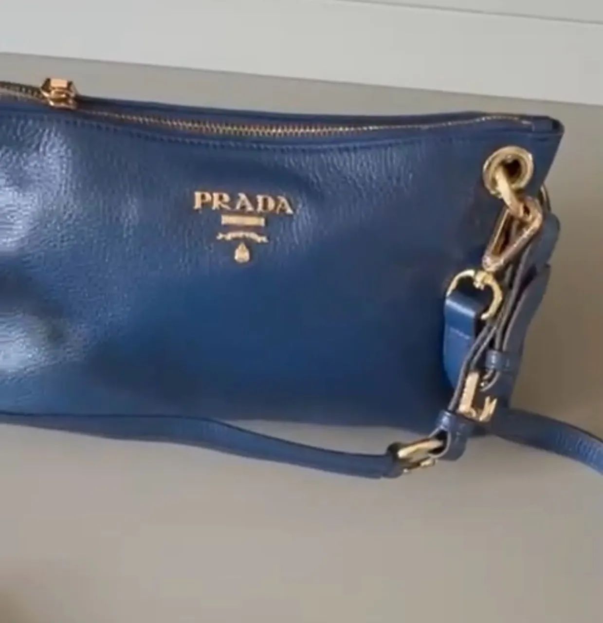 Prada azul nova