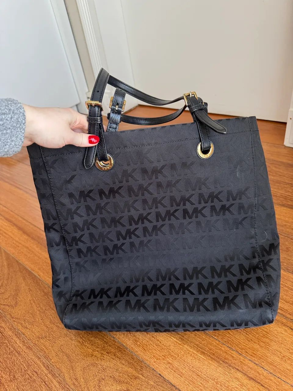 Bolsa Preta Michael Kors usada - Foto 3