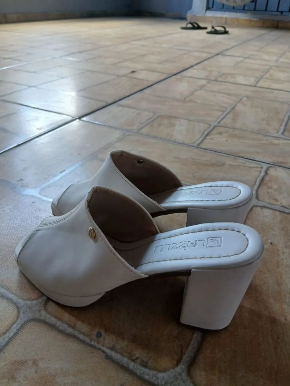 Sandália de salto - Foto 2