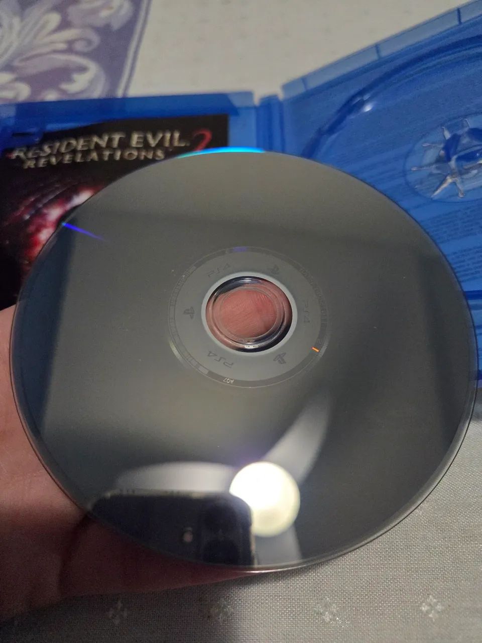 Jogo PS4 Resident Evil - Revelations 2 - Foto 4
