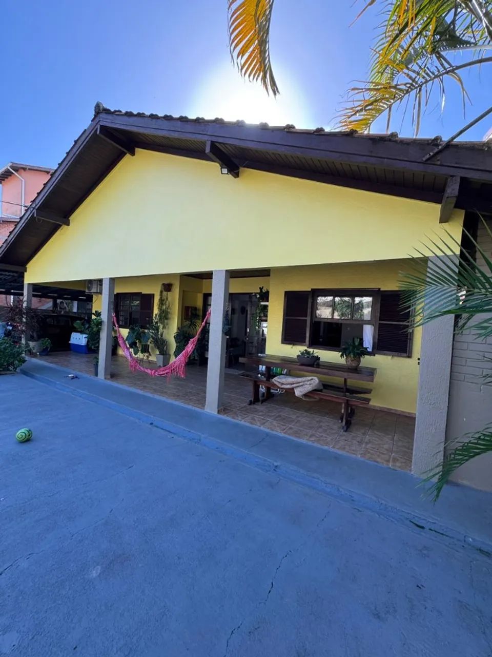 Casa com 3 dormitórios + amplo quintal à 600m da Praia do Santinho e Ingleses!