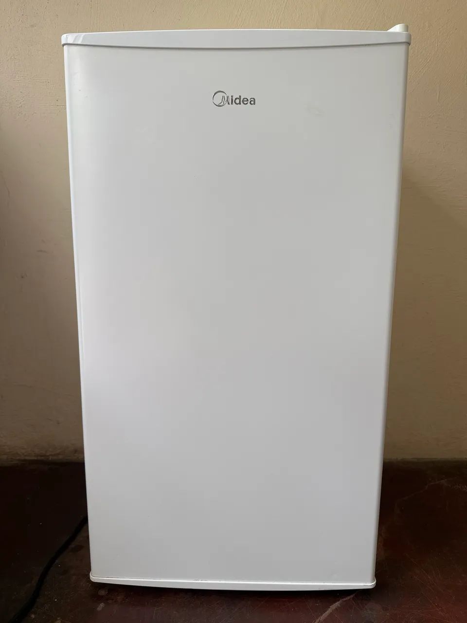 Frigobar Midea 93 litros