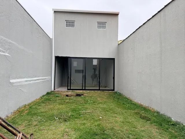 Casa no centro com 3 quartos, suite com banheira, area gourmet com 9mt e 150m2 de grama
