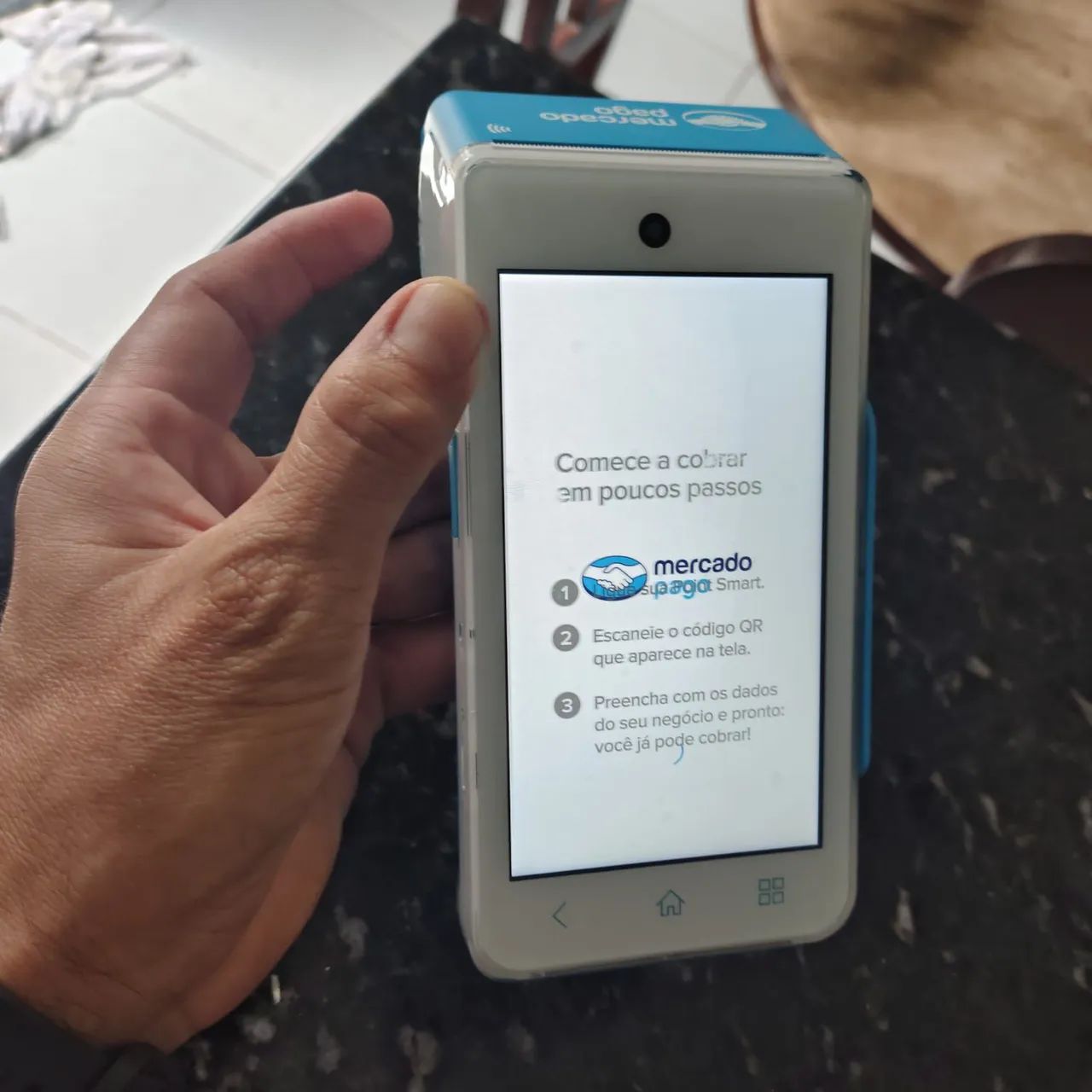 Maquininha- aceite pagamentos no débito e crédito com a Point Smart. 