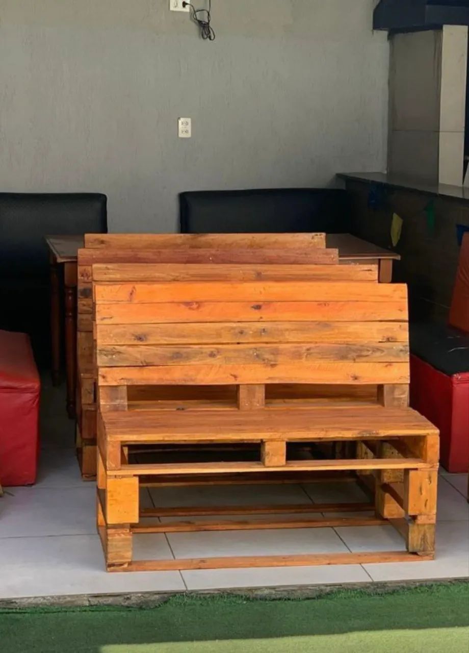 Bancos de madeira rústicos- pallet envernizado. - Foto 3