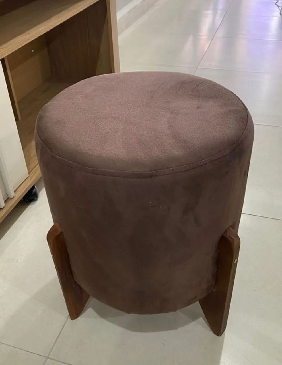 Puff com pés<br>De 149,90 por 119,90 a vi - Foto 2