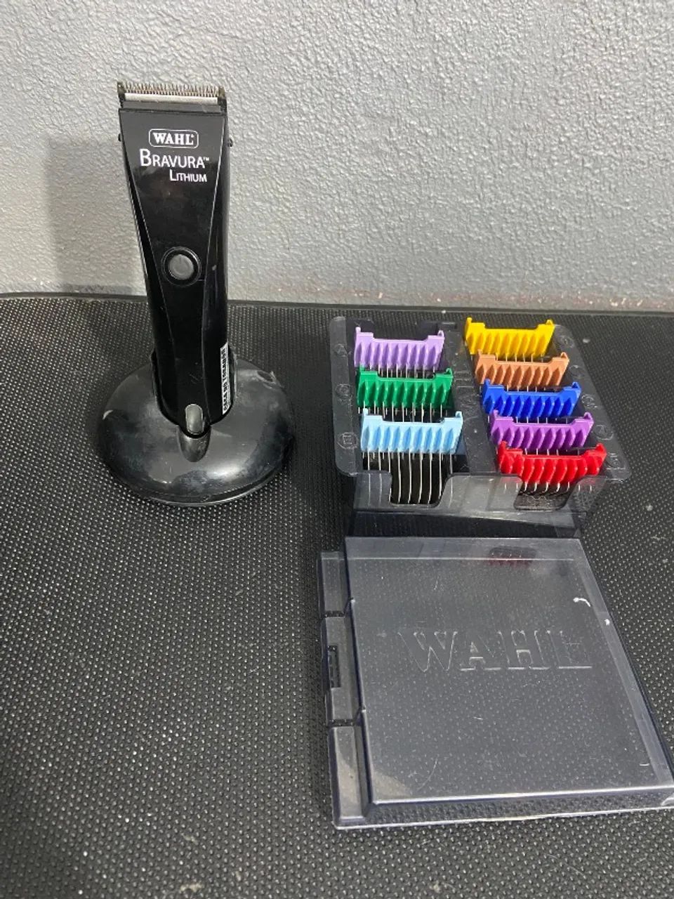 Máquina de tosa Wahl bravura com adaptadores