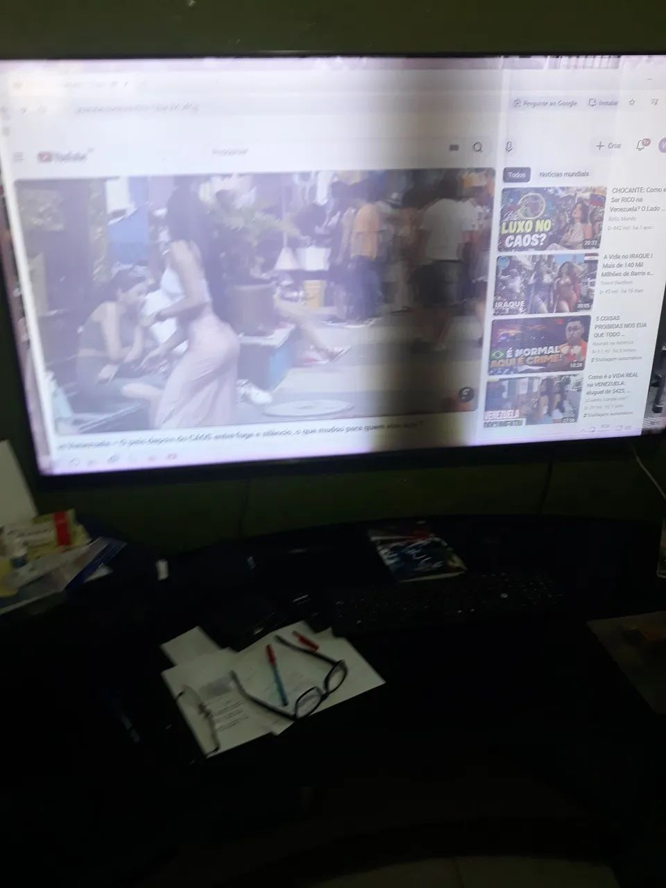 Vendo TV Samsung 65 polegadas 4k( listras) - Foto 2