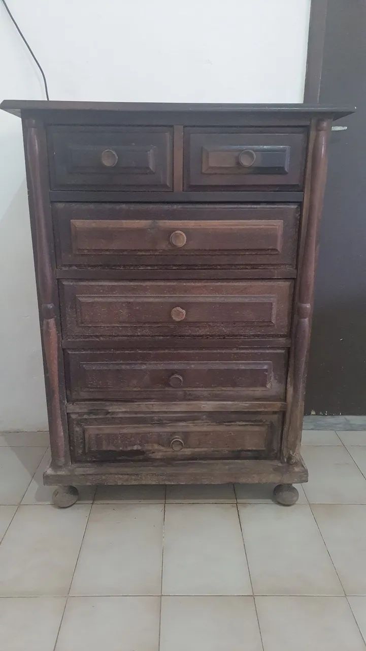 Cômoda antiga