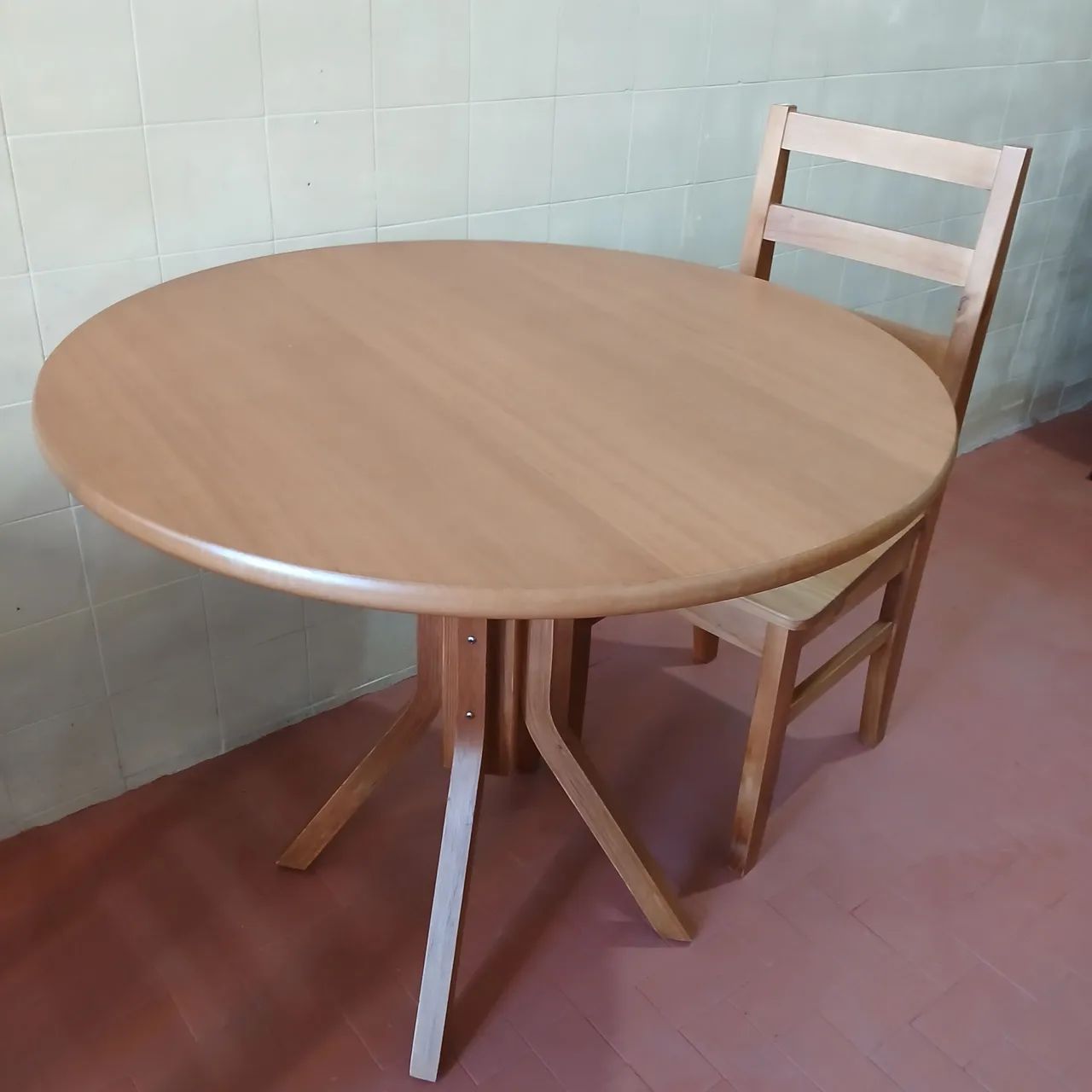 Conjunto Mesa com 4 cadeiras  - Foto 4