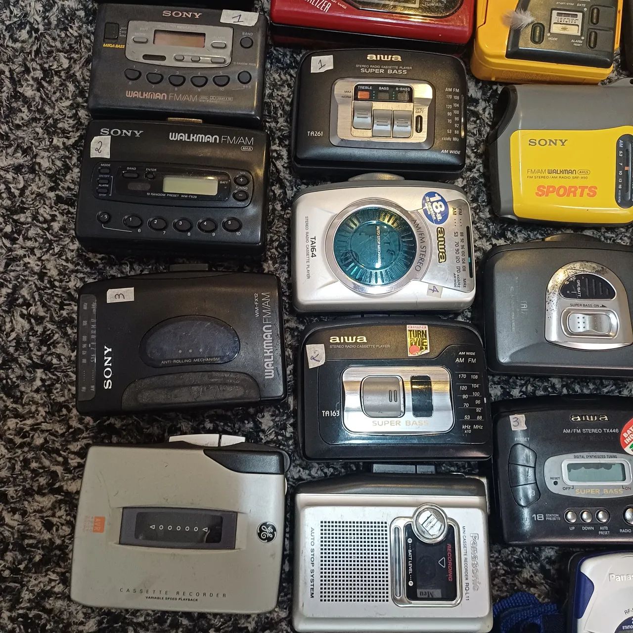 WALKMAN sony panasonic aiwa ジャンク　本体　まとめ カセットウォークマン 26台 まとめ SONY AIWA Panasonic SANYO CASIO